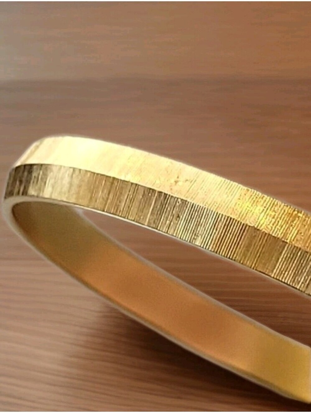 Vintage Signed Monet Gold Tone Bangle Bracelet 8.25" L93
